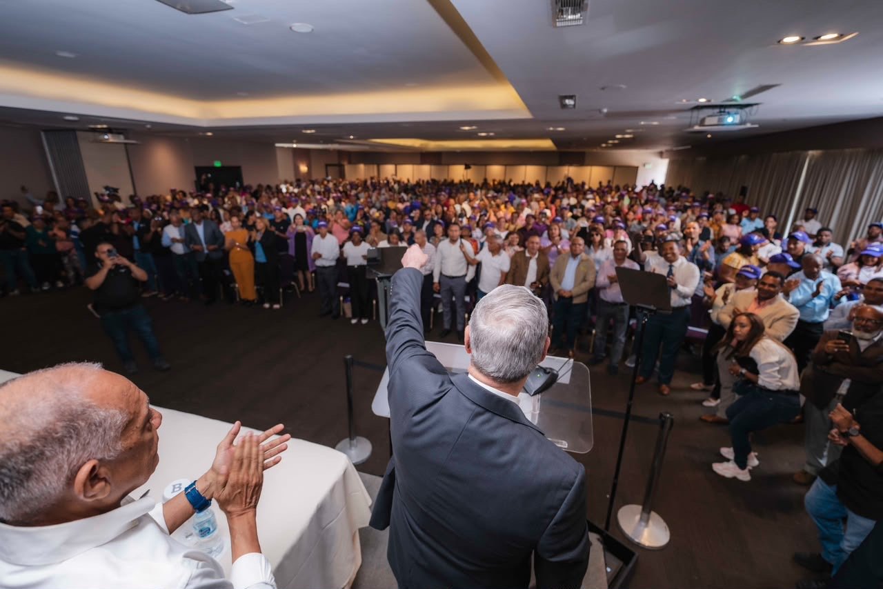SECTOR MAGISTERIAL SE MOVILIZA EN RESPALDO A GONZALO CASTILLO CON MIRAS A 2028