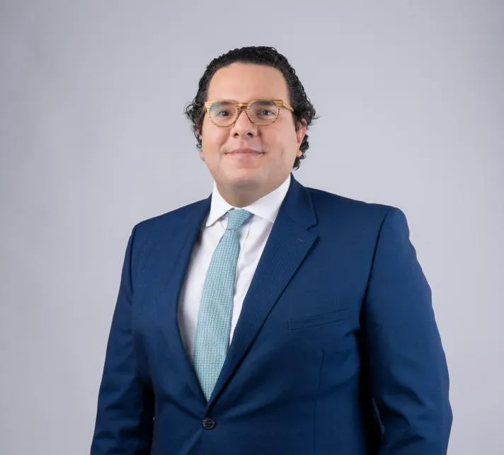 Presidente Abinader designa a Víctor Livio Cedeño Brea como nuevo superintendente de Bancos