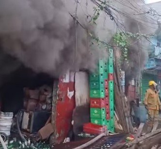 ¡TRAGEDIA EN VILLAS AGRÍCOLAS! Feroz incendio consume reconocido local comercial en la avenida Los Mártires