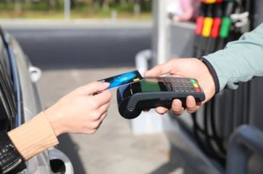 EDITORIAL: El retroceso del dinero plástico en las gasolineras: un riesgo evitable