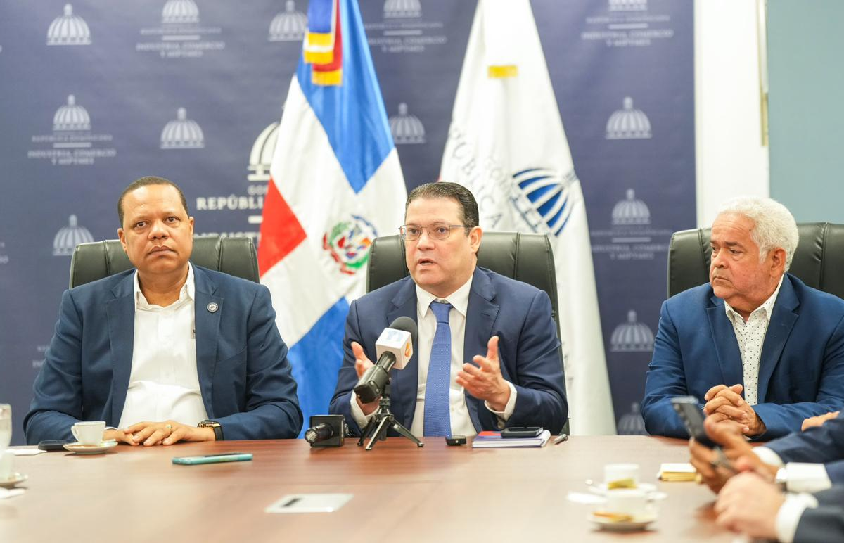 Pro Consumidor y el MICM intervienen en el conflicto por el cobro con verifone en las estaciones de servicio