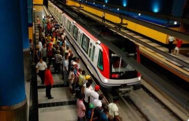 Restablecen el servicio en la Línea 2 del Metro tras casi dos horas de caos por avería eléctrica y lluvia